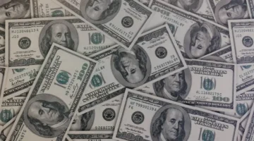 الدولار يتراجع أمام الجنيه ولامس 47.63 جنيه للبيع اليوم